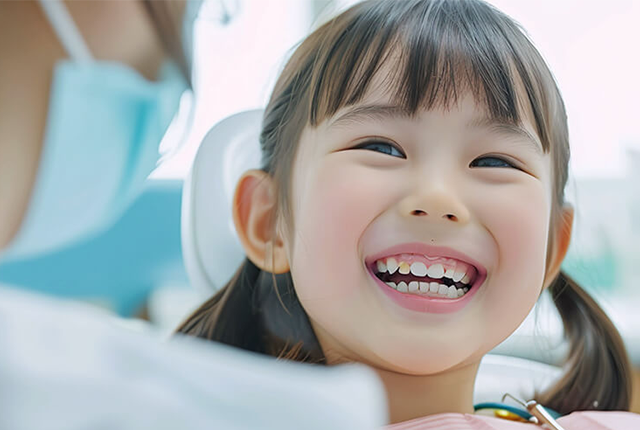 歯科医院での子供の笑顔